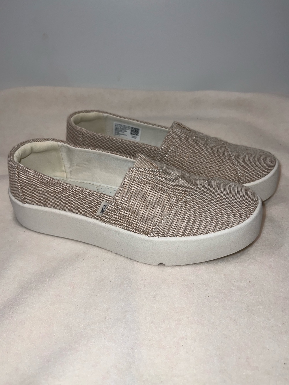 Toms Verona Slip-On Platform Sneakers in Light Beige Size 6 NWOT